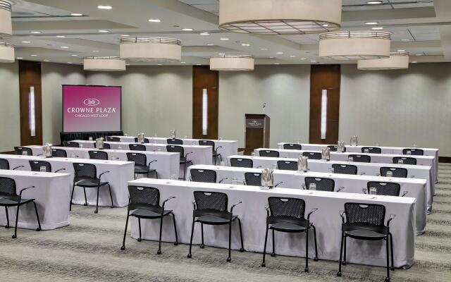 Crowne Plaza Chicago West Loop by IHG