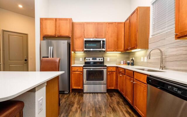 Huge Condo Great Price I Downtown Houston