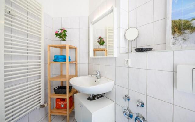 Helle Wohnung mit Balkon in grünen Innenhof - W-LAN, 4 Schlafplätze