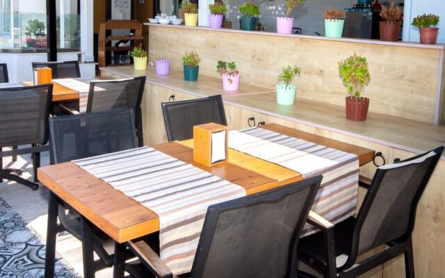 Anar Hotel
