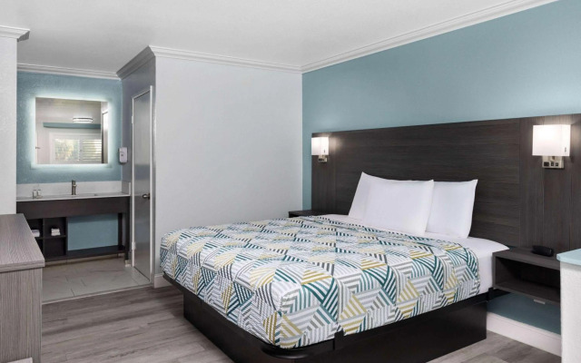 Travelodge by Wyndham Lemoore Near Naval Air Station