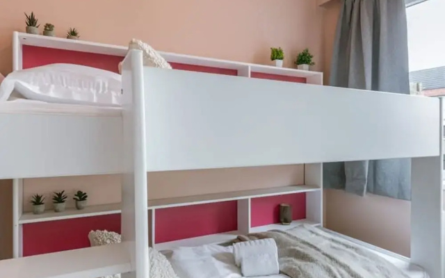 Spacious Vacation Home for 12 Guests in Westende
