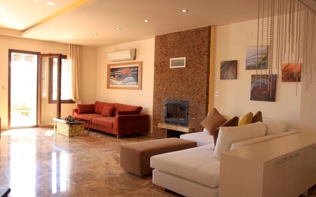 Villa Doruk by Akdenizvillam