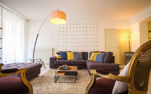 Spacious T3 of 150m2 - Place des Quinconces