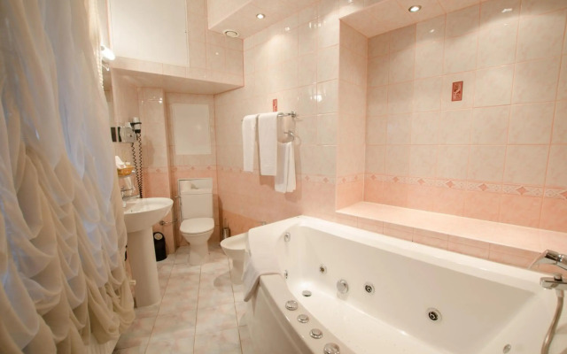 Monte Kristo Hotel