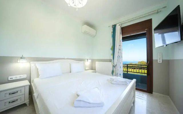 Karyo Villa,- 4bd, 3min On Foot From The Beach!