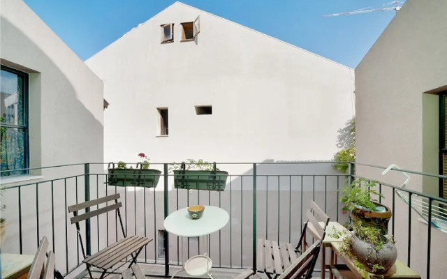 Charming Sunny Haven with Balcony by Sea N Rent