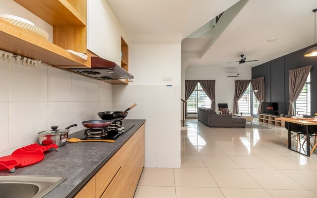 Escadia Villa Desaru by IdealHub