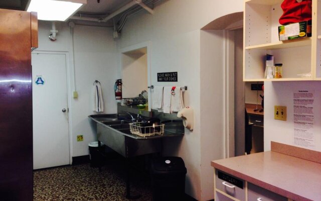 HI-Victoria Hostel