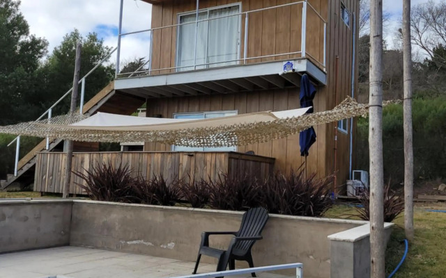 al pie de las sierras en villa del lago