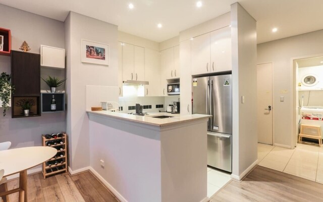 Beautiful home 2beds Apt @Waterloo-Close to CBD