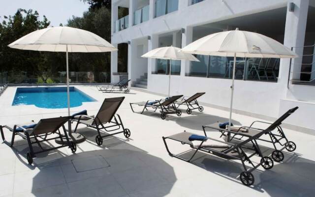 Luxury villa with heated pool