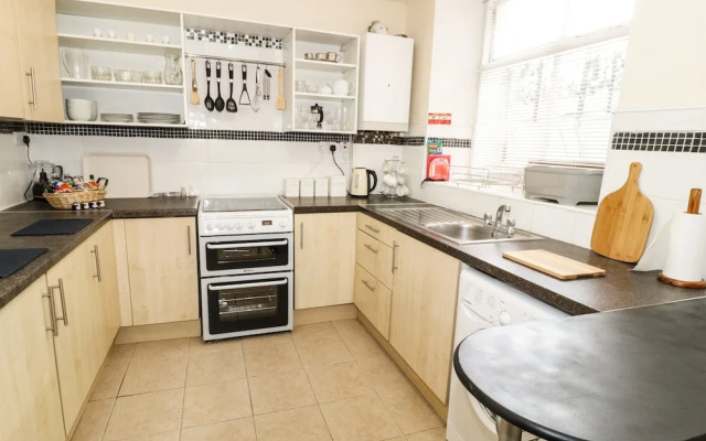 Llys Madoc, Basement Apartment