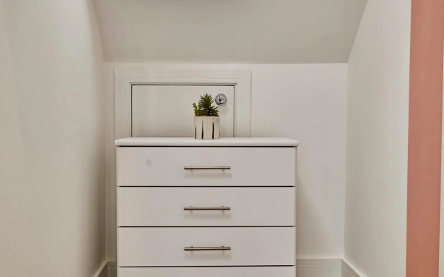 Homebird Property - Salisbury House