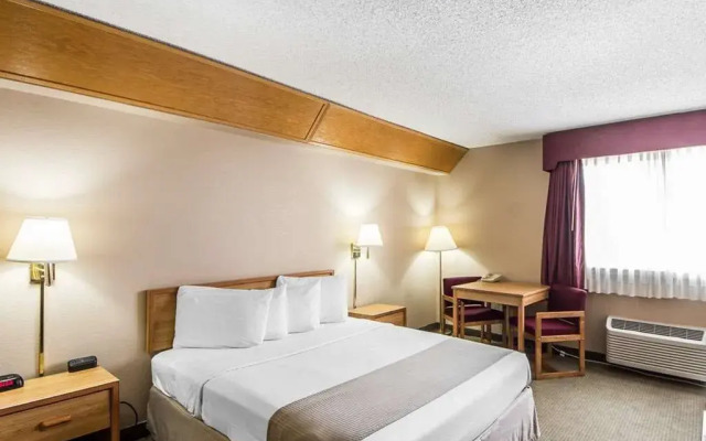 Econo Lodge Blackwell - I-35