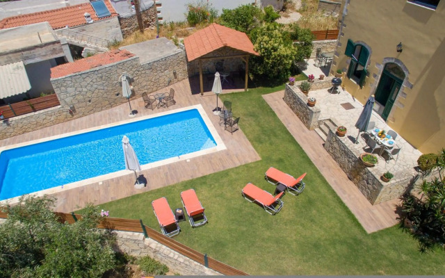 Skandalis Traditional Suites