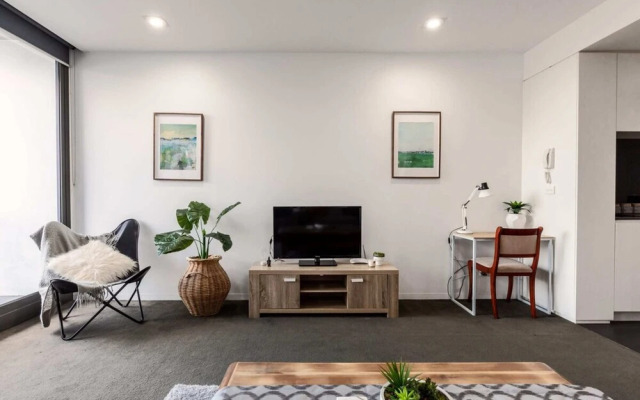 1 Bedroom Apartment in Prahran with Balcony