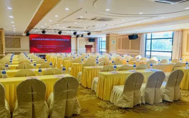 Vienna Hotel (Luoding Luocheng Branch)