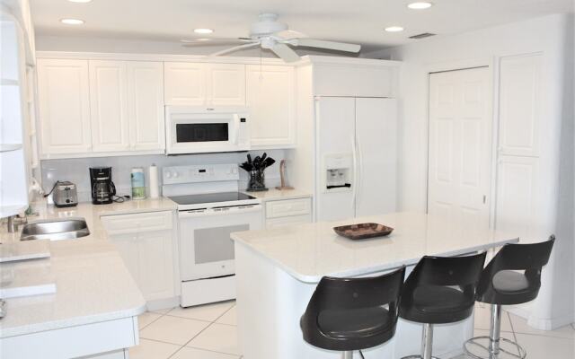 Jamaica Royale 406 - 2 Br Condo