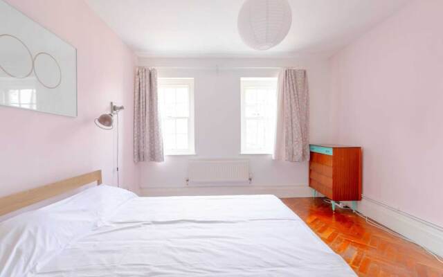 Stylish & Welcoming 3BD Flat - Stoke Newington