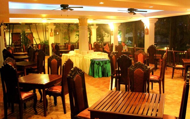Chitchareune Muangluang Hotel