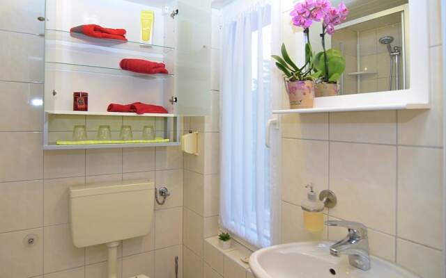 Modern Holiday Home in Güntersberge With Fish Pond