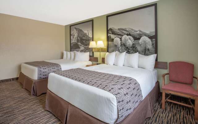 Super 8 by Wyndham Lewistown