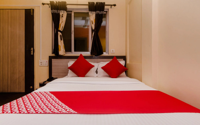 OYO 26206 Hotel Paras