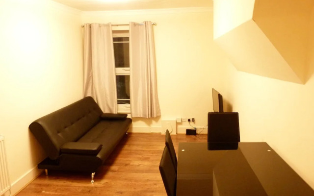 SS Property Hub - Canary Wharf Family Apartment