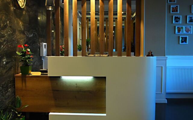 Hotel West