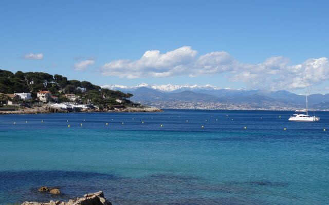 Waterfront Apartment Cap d'Antibes