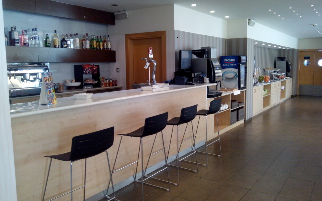 B&B Madrid Aeropuerto T1 T2 T3