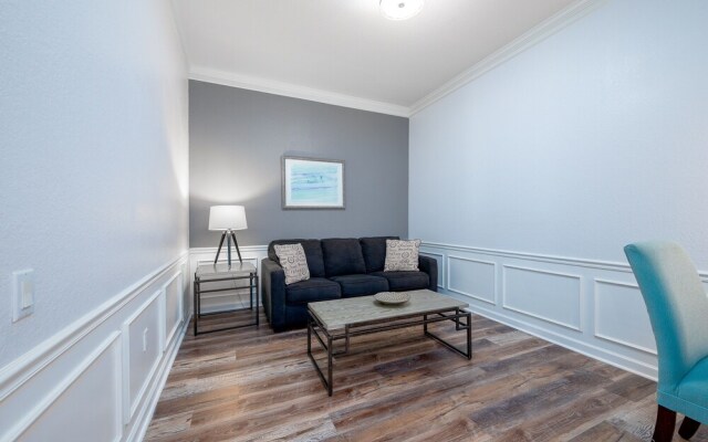 Casa Toscana Deluxe 3 Bedroom Condo by RedAwning