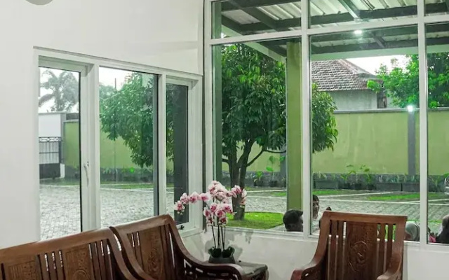 RR -2 Syariah Hotel SLG