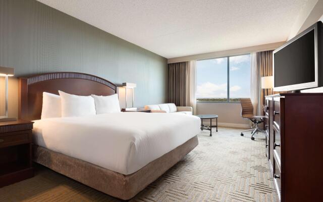 Hilton East Brunswick Hotel & Executive Meeting Center