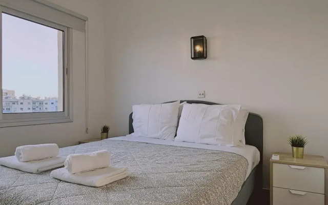 01 LIM - Stay Sky Apartment