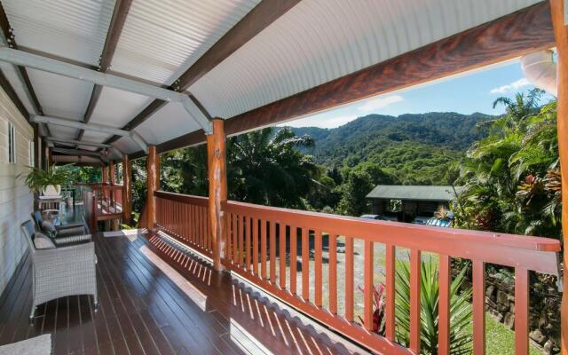 Daintree Manor Bed & Breakfast