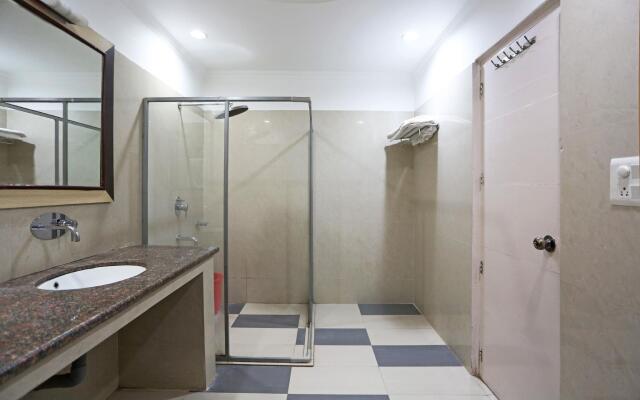 Capital O 4962 Hotel Meridian Palace
