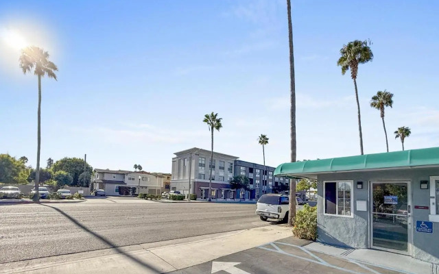 Super 7 Motel
