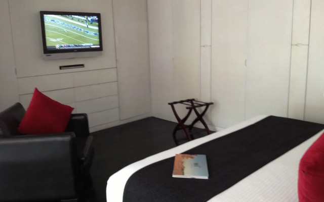St Isidro Suites Corporate Housing SPA & Wellness Center