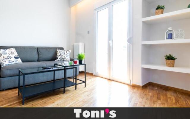 TONI'S 2BD Home for Superman and Superwoman.