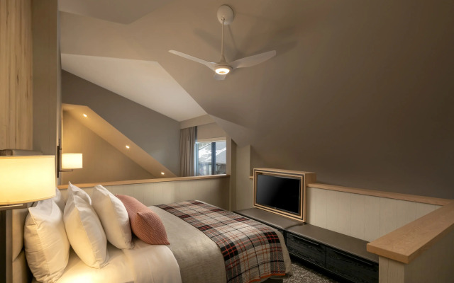 Peaks Hotel & Suites