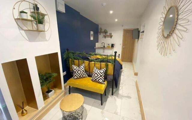 Stylish, cosy studio in Carmarthen town centre