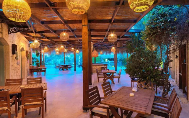 Triangulo Hotel Alacati (Adults Only +12)