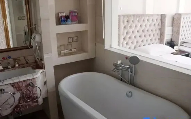 Ruidong Hotel
