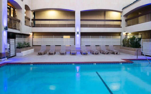 Days Inn & Suites by Wyndham Artesia