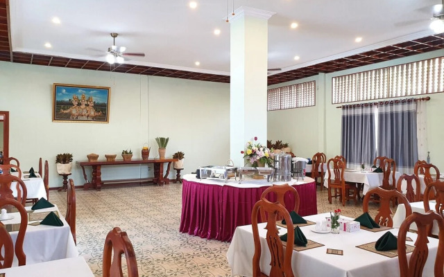 Sam Moon's Hotel Angkor Wooden House