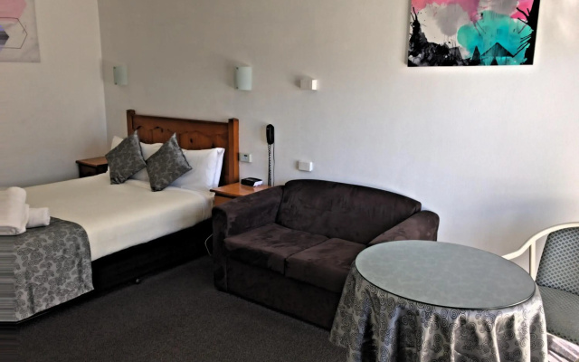 New England Motor Inn