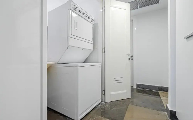 w Majestic 2BR w Perfect Balcony in YOO