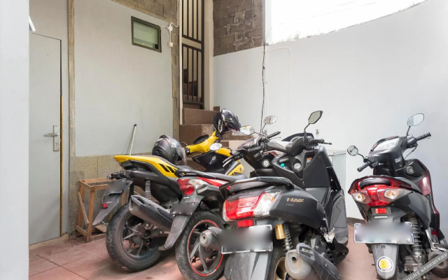 RedDoorz near Grand City Mall 2